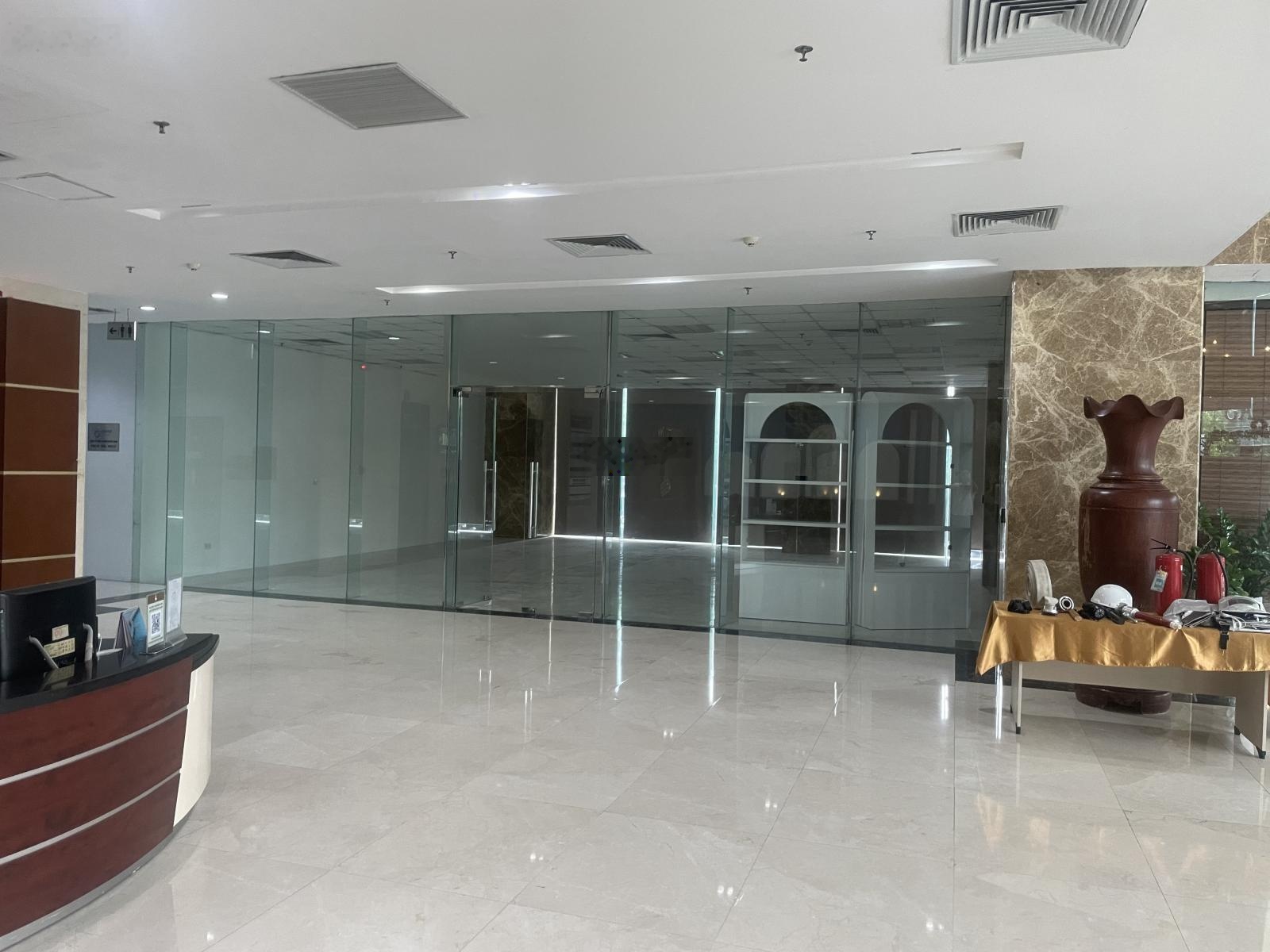 Mbkd full kính hot nhất cầu giấy - 100m tầng 1 star tower