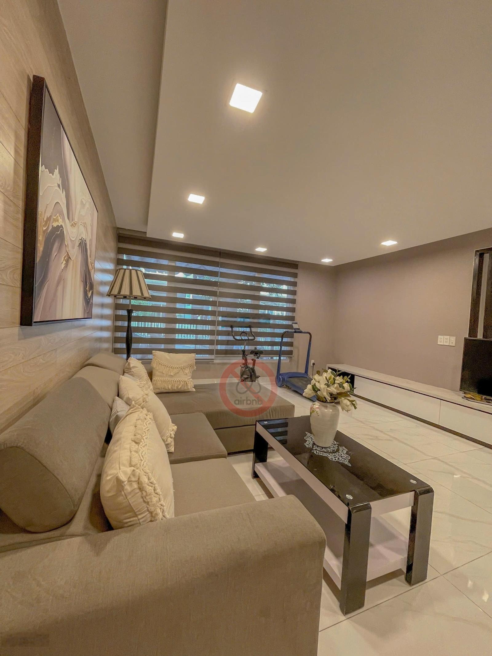 Biệt thự cao cấp Phú Mỹ Hưng - ngay cạnh trường Quốc tế Canada CIS 140m2 nhà mới 3 tầng 40 tỷ