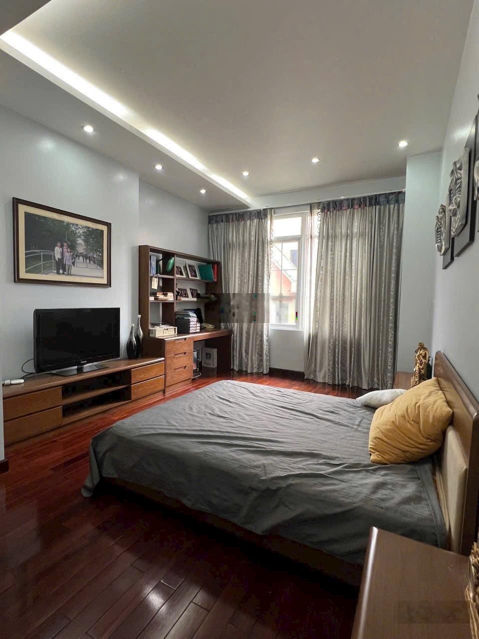 Biệt Thự Đẹp Nhất Hoàng Quốc Việt - Phân Tướng Quân Đội - Lô Góc, 122m2, MT 8m, Vỉa Hè, Bảo vệ24/24