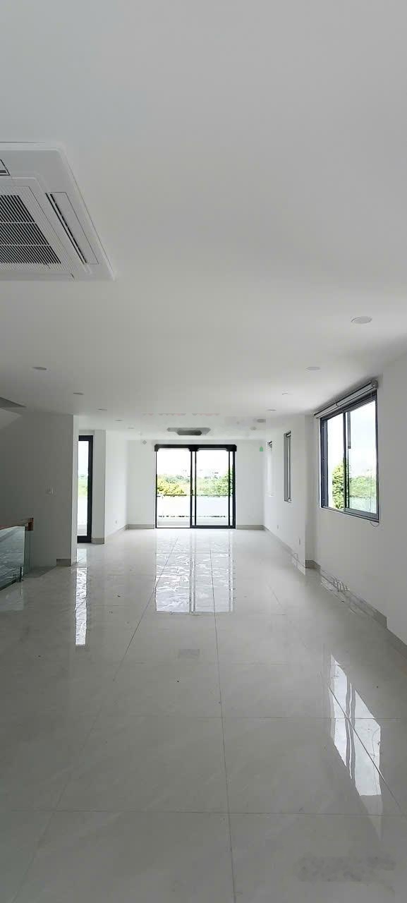 Cho thuê văn phòng hoàn thiện mới 100% tại KĐT Dương Nội, Hà Đông. DT 100m2. ĐH âm trần. Giá 12TR