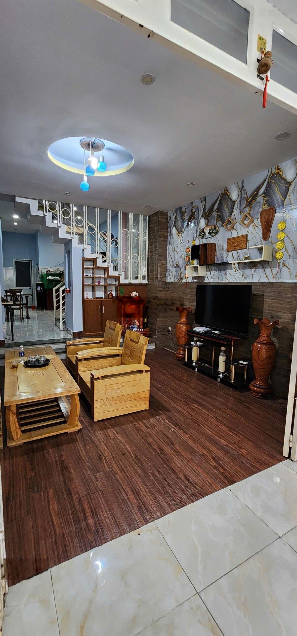 Nhà lầu gần chợ Đoàn Thị Kia DT 107m2, giá 3,75 tỷ