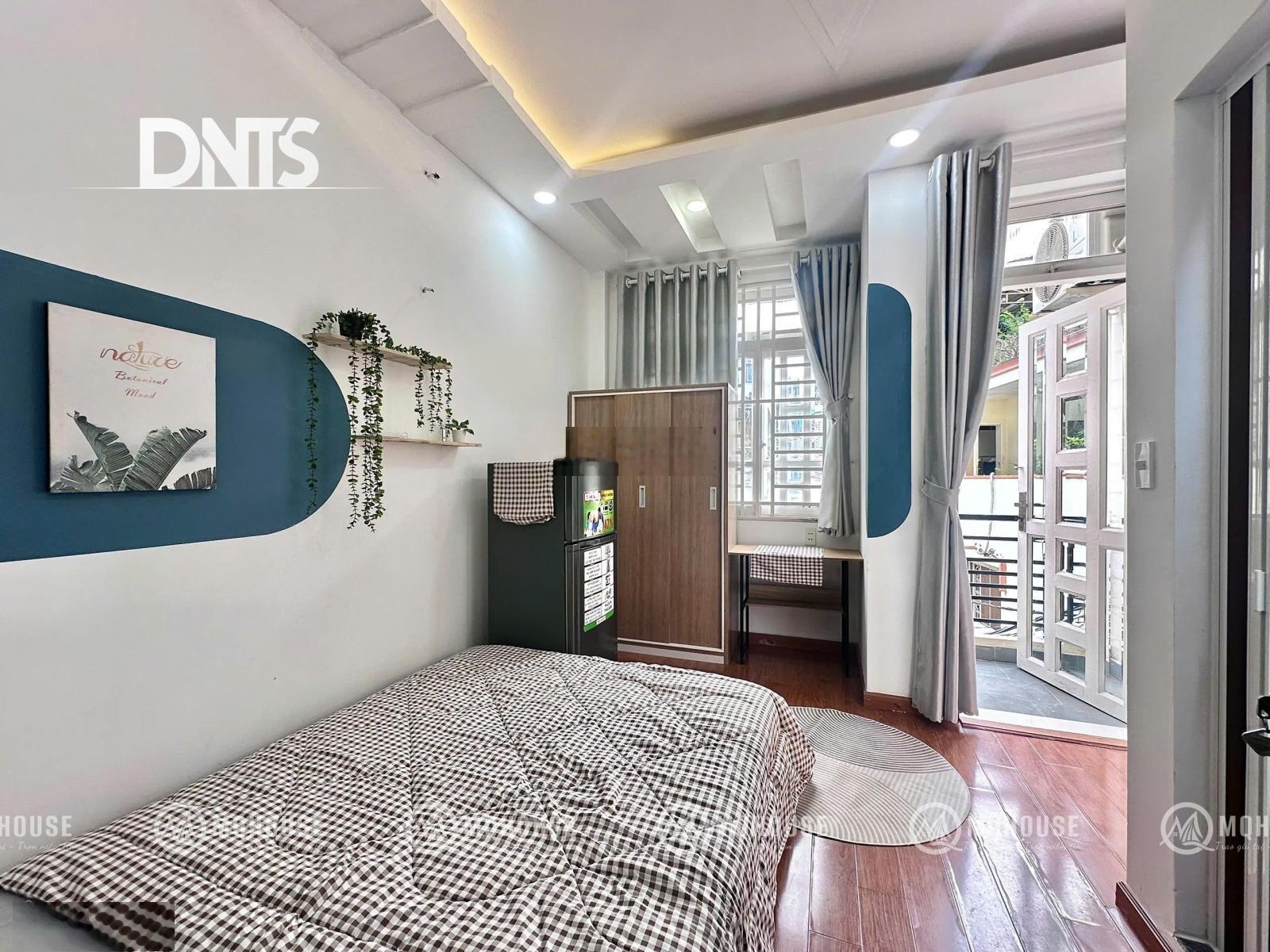 Cho thuê phòng ban công - mới tinh - yên tĩnh - ngay khu ẩm thực Phan Xích Long - bờ kè Trường Sa