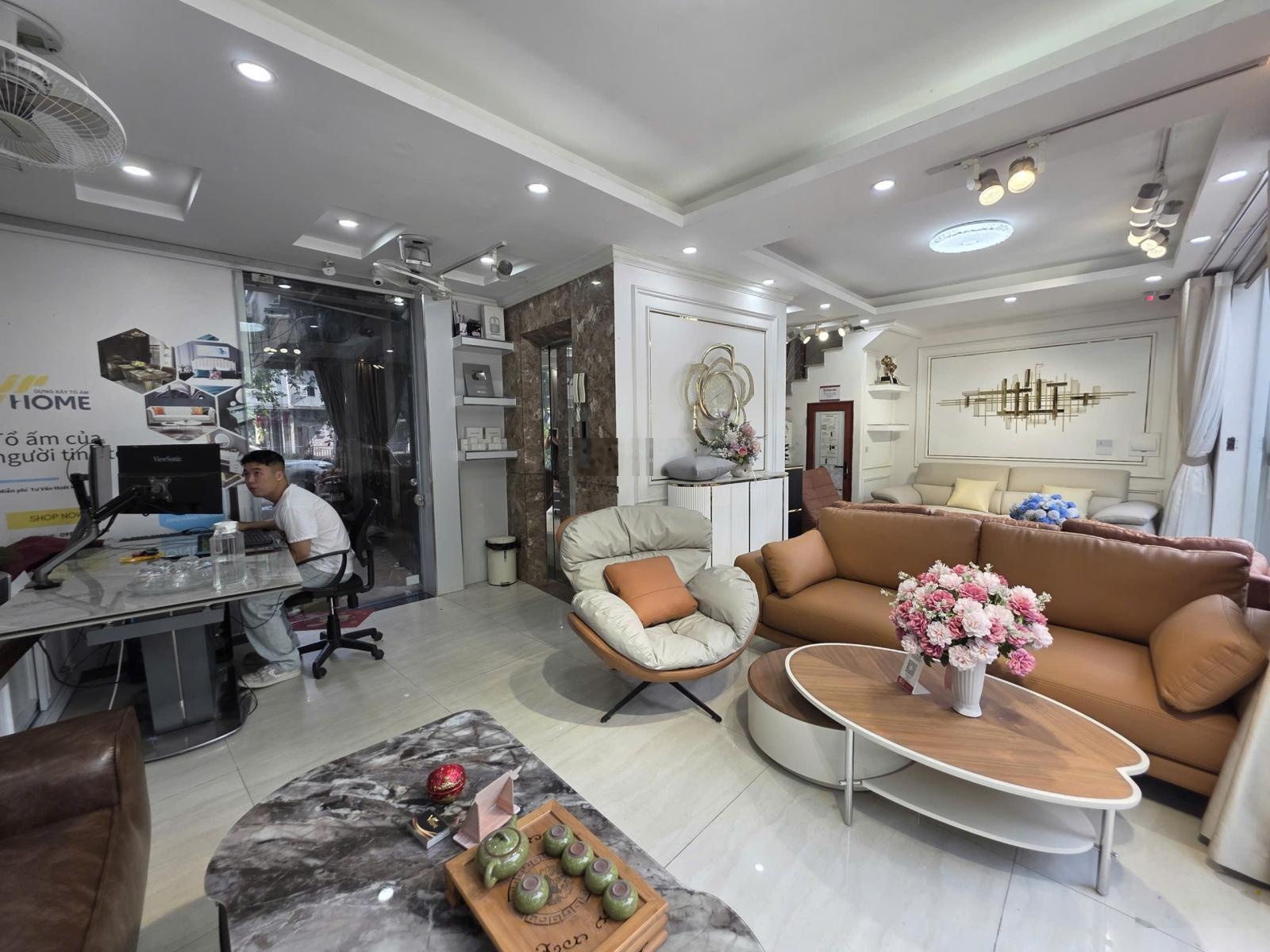 Cho thuê tòa nhà văn phòng mặt tiền 8m trung tâm Đống Đa