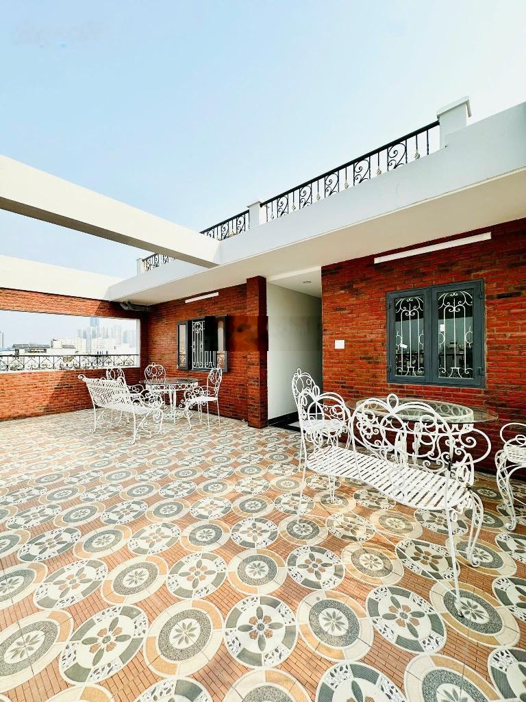 Tòa chdv mới quy mô lớn tại q.bình thạnh dt : 210m2 ( ngang 8,7m ) - 27 phòng - khoán 150tr/tháng