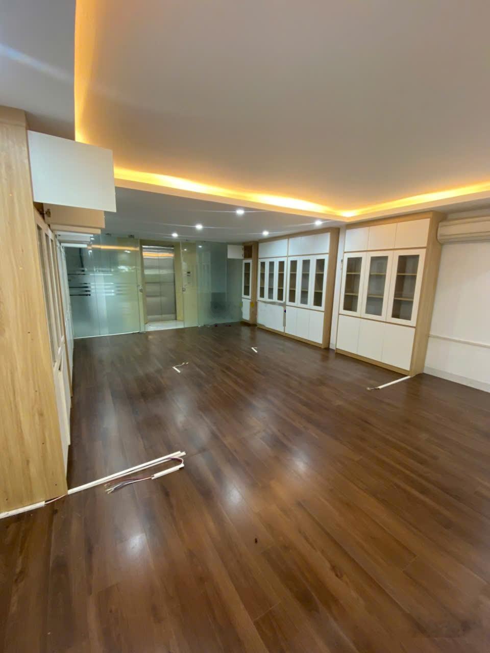 Cho thuê nhà nguyên căn Tây Nam Linh Đàm, DT 70m*6 tầng, thang máy, nhà mới đẹp giá 30tr