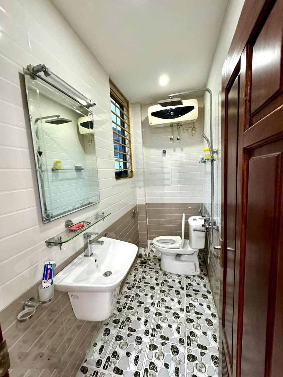 Chính chủ cần bán gấp nhà ngõ 93 vương thừa vũ - phân lô- ô tô đỗ cất trong nhà - giá chỉ 15 tỷ