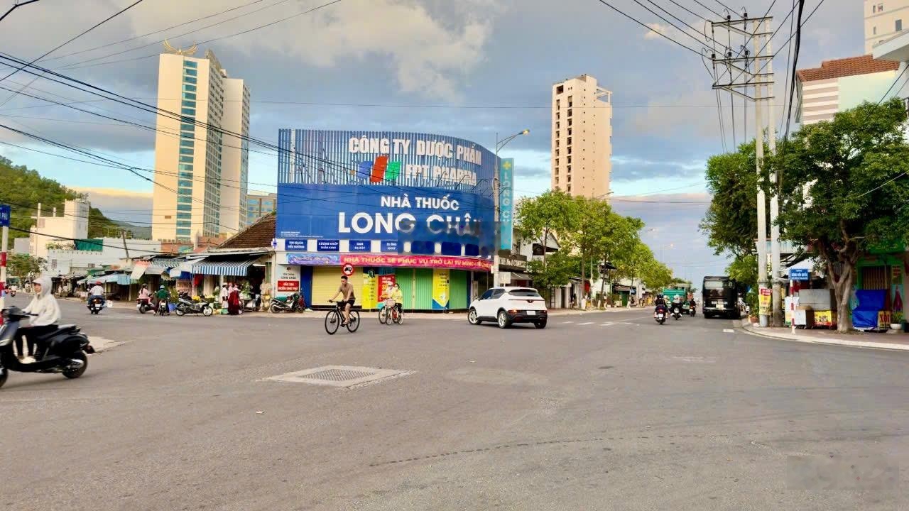 Bán căn góc ngay ngã tư điện biên phủ và dương hiến quyền- vĩnh hoà - nha trang