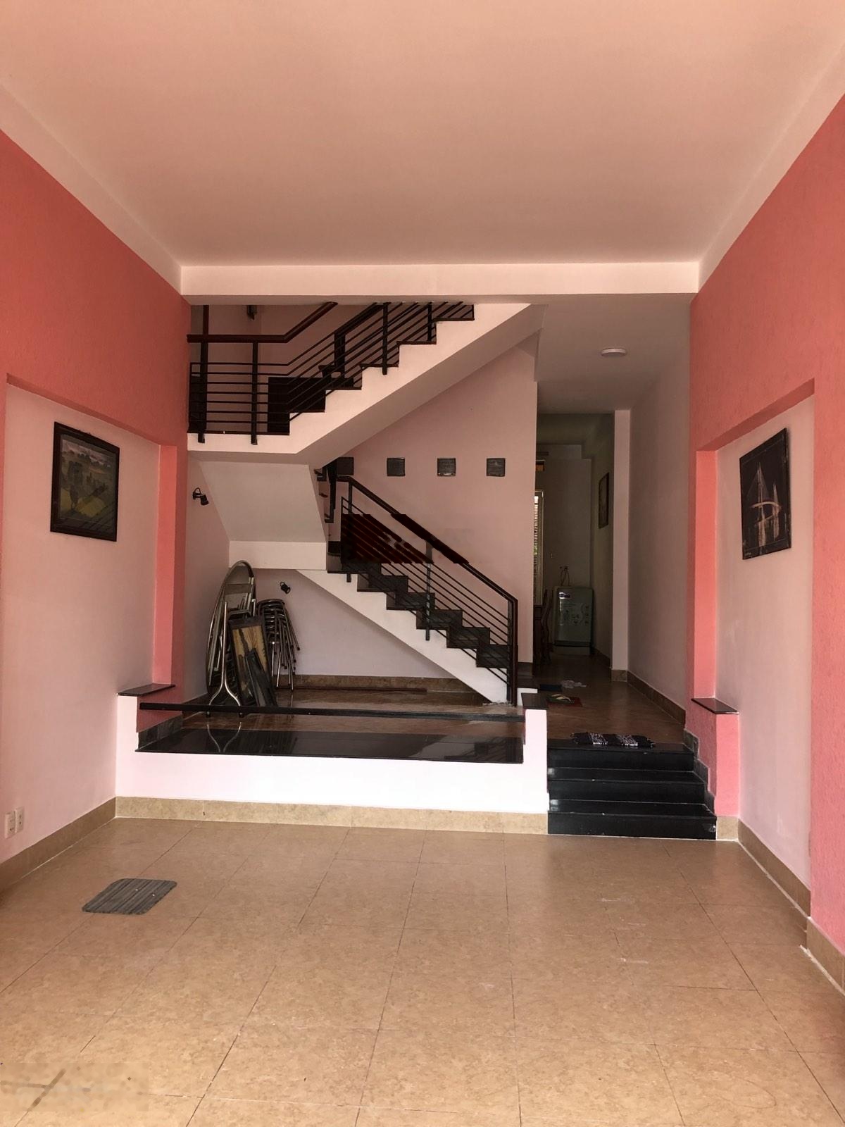 Cho thuê nhà mặt tiền hẻm xe hơi đường Bình Trị Đông.