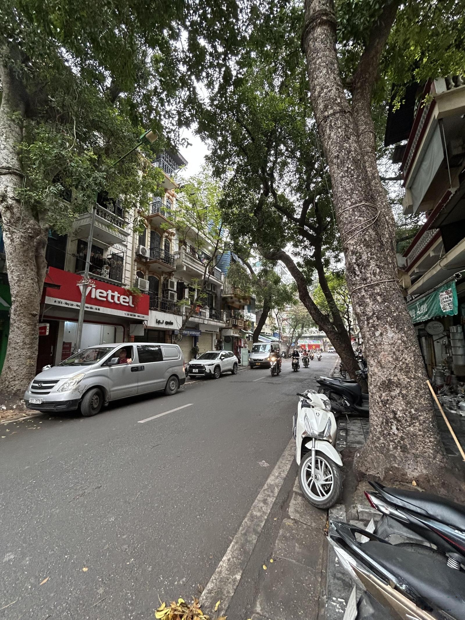 Cho thuê mặt phố Hàng Lược mặt tiền 4,5m diện tích sử dụng 120m2 vị trí đông đúc khách du lịch