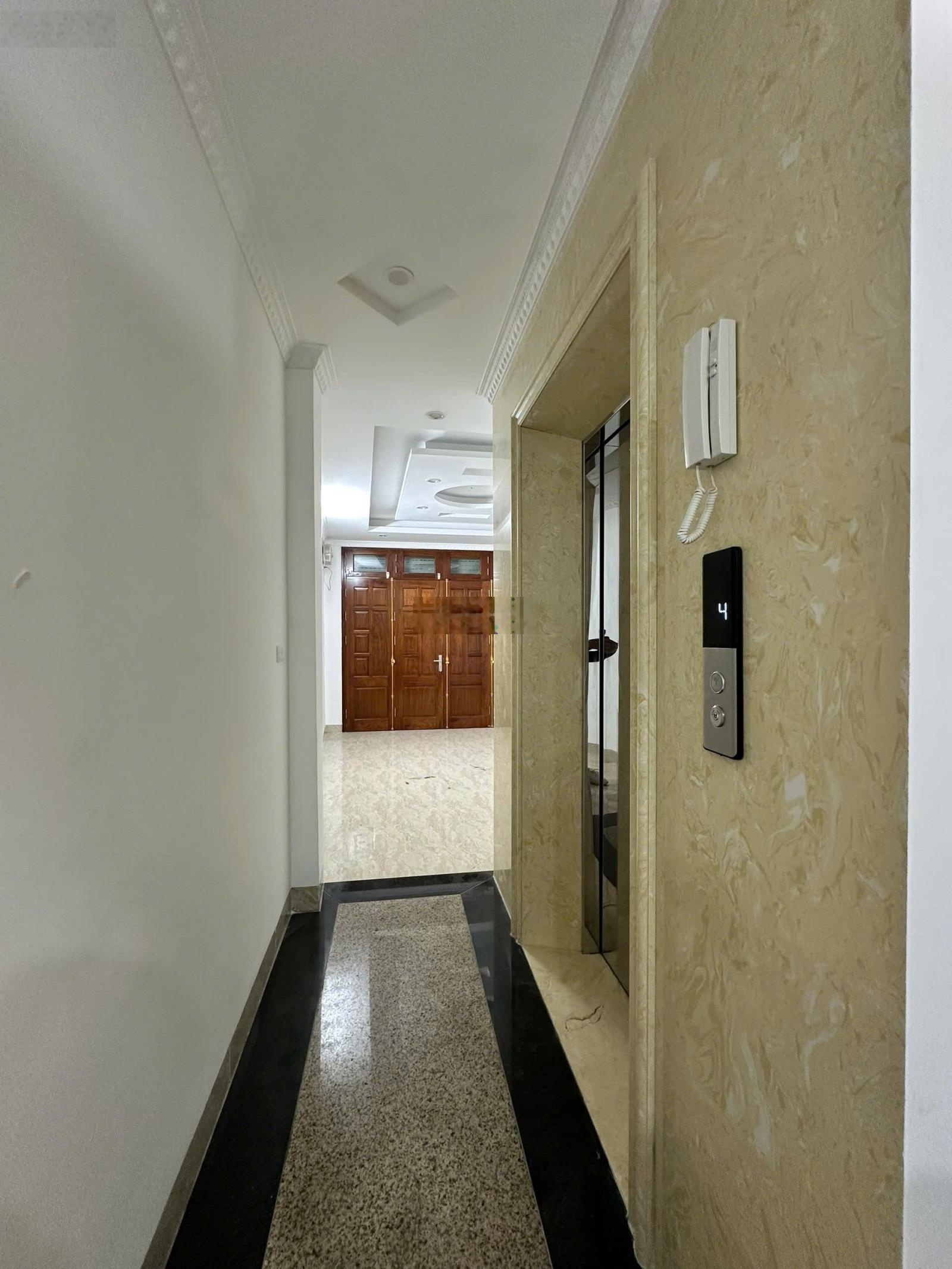 Tôi chính chủ bán nhà trong ngõ Đê La Thành , ngay ngã tư Hào Nam - Hoàng Cầu DT 40m , 5 tầng