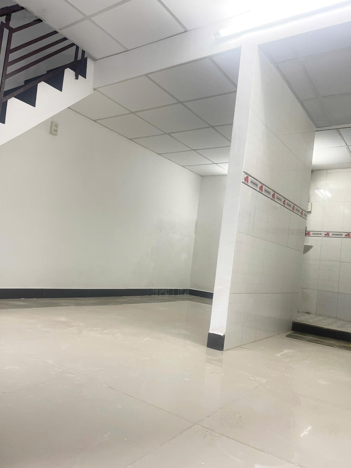 Bán nhà 2 tầng trung tâm tp nha trang cách quang trung 20m gần biển giá bán chỉ: 2 tỷ 150 triệu