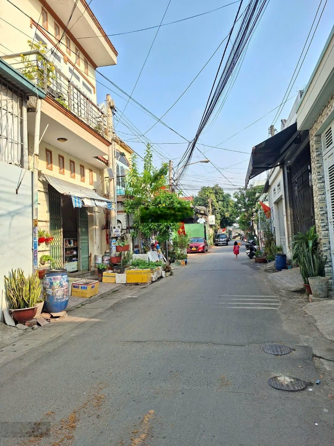 Chính chủ cần bán 2 lô đất ở dĩ an. cách ngô thì nhậm 50m. đường thông.dt 80m,lô 2 92,6m. xây tự do