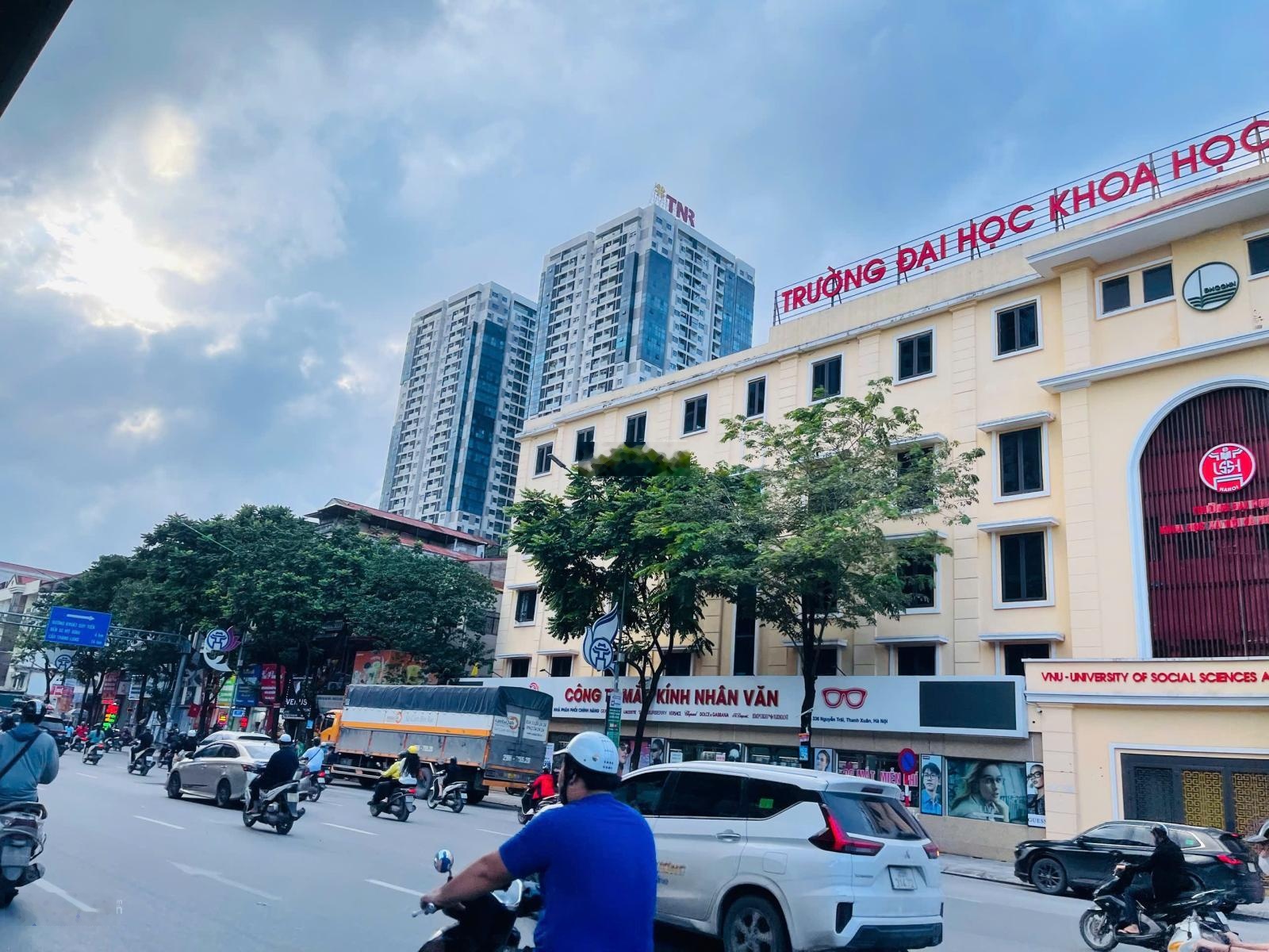 Cho thuê 2PN 82m2 Gold season 47 Nguyễn Tuân Thanh Xuân Hà Nội, vào ở ngay BC Đông Nam thoáng mát