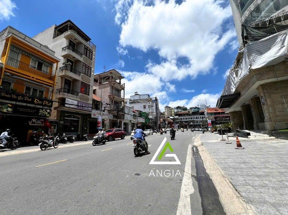 Cần bán nhà phố góc hai mặt tiền đường Phan Đình Phùng P2 (119m2 - quy mô 3 tầng)