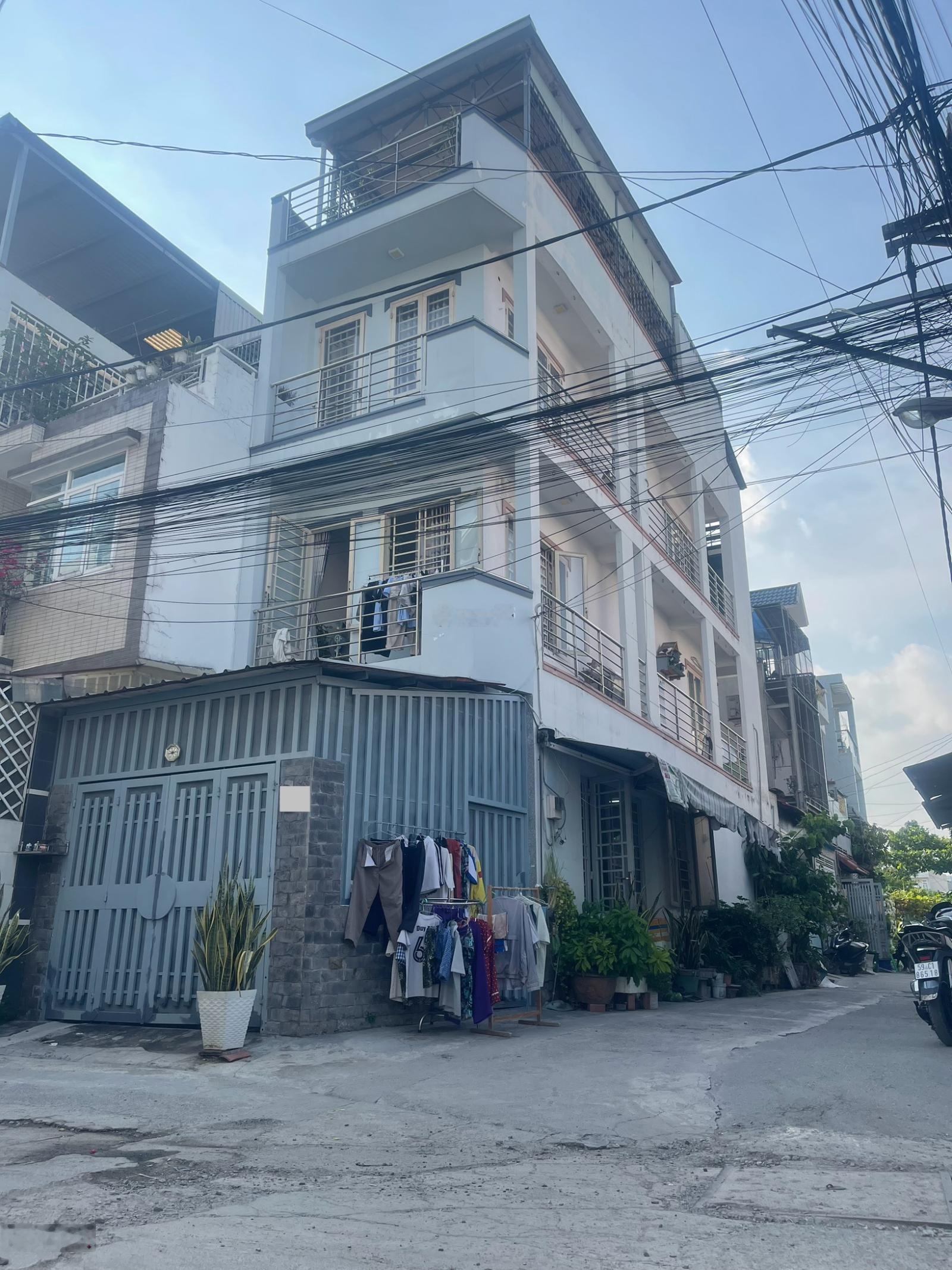Nhà 4 tầng lô góc 2 mặt tiền, ngay cầu Bình Lợi, Gigamall, dòng tiền 15tr/th, sổ hoàn công, 7.9tỷ.
