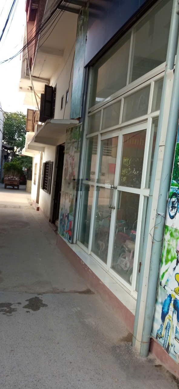 Chính chủ cho thuê nhà 3 tầng, 3 mặt tiền trung tâm thị trấn Văn Giang mỗi sàn 112m2