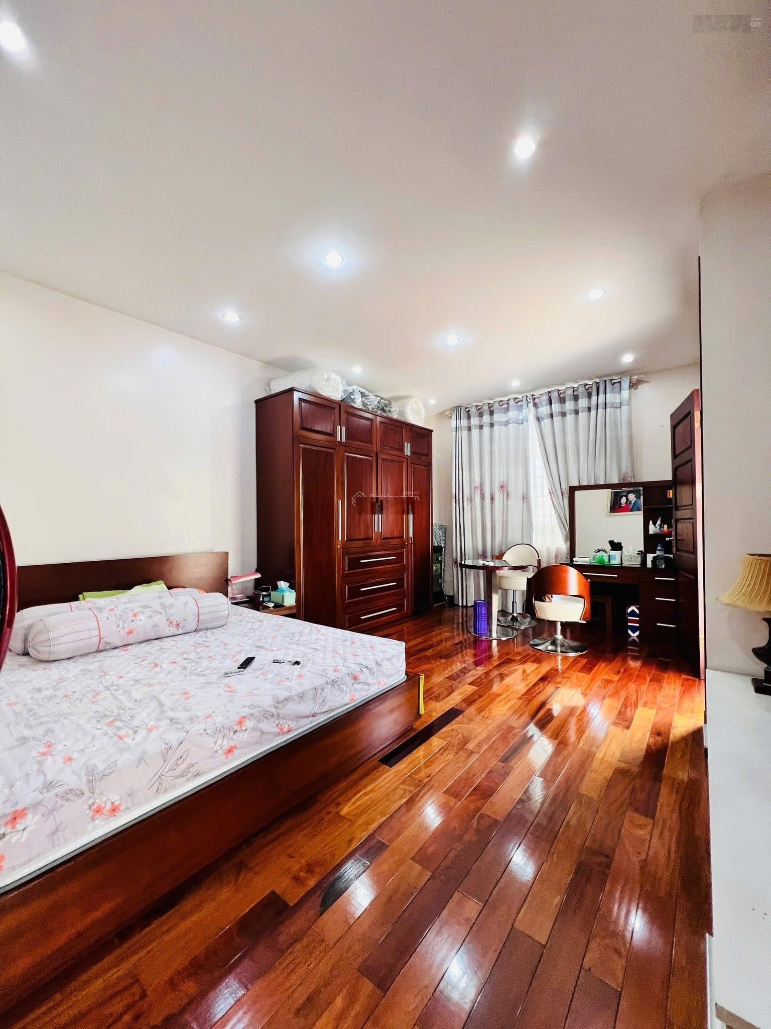 Biệt thự Làng Việt Kiều Châu Âu - vị trí kinh doanh ở cực sướng - DT 260m2 MT 15m