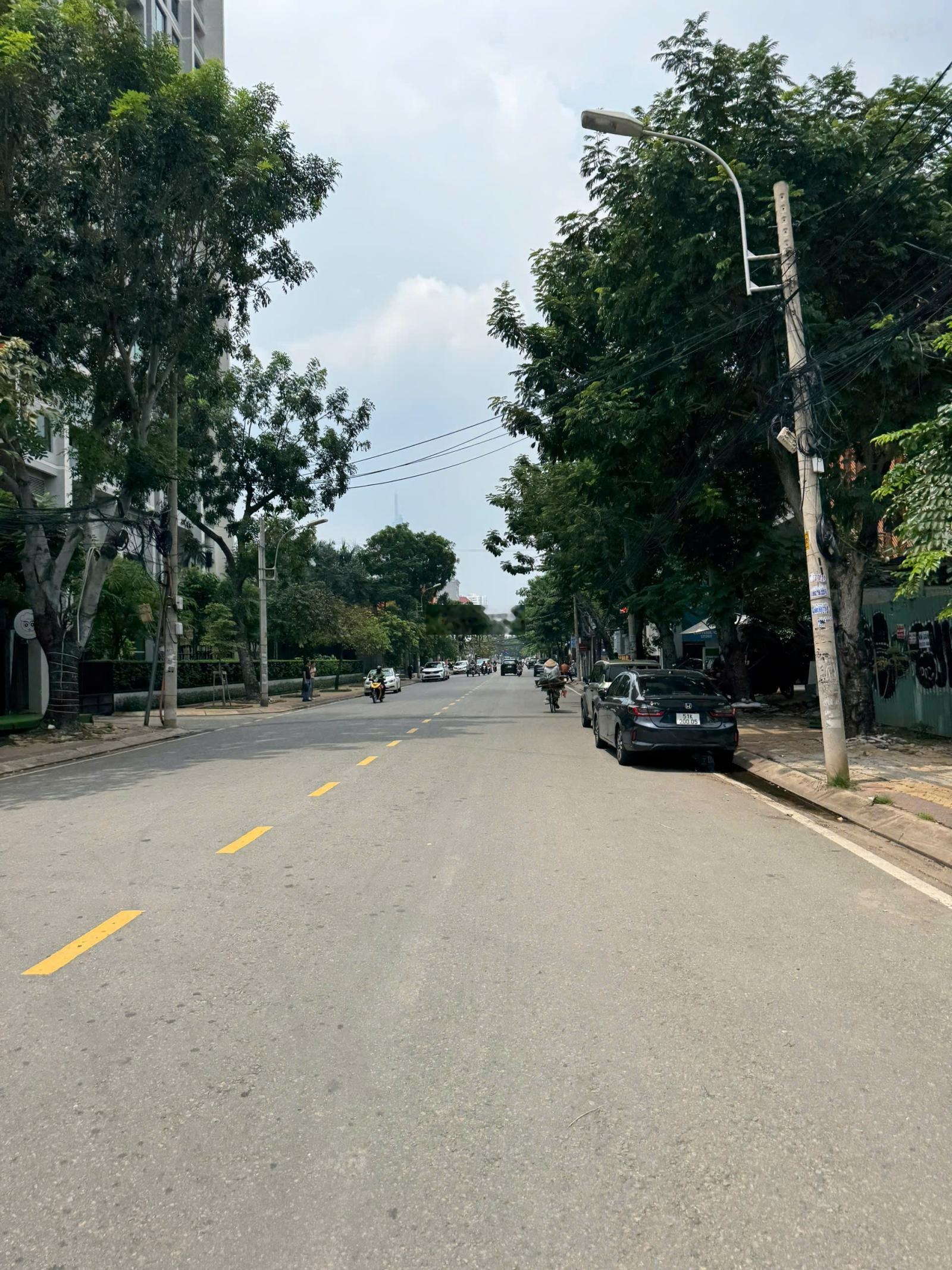 Xem ngay! Bán đất mặt tiền ngay Nguyễn Văn Hưởng - 10x37m -XD: Hầm 6 tầng - Về giá tốt chỉ 56,5 tỷ