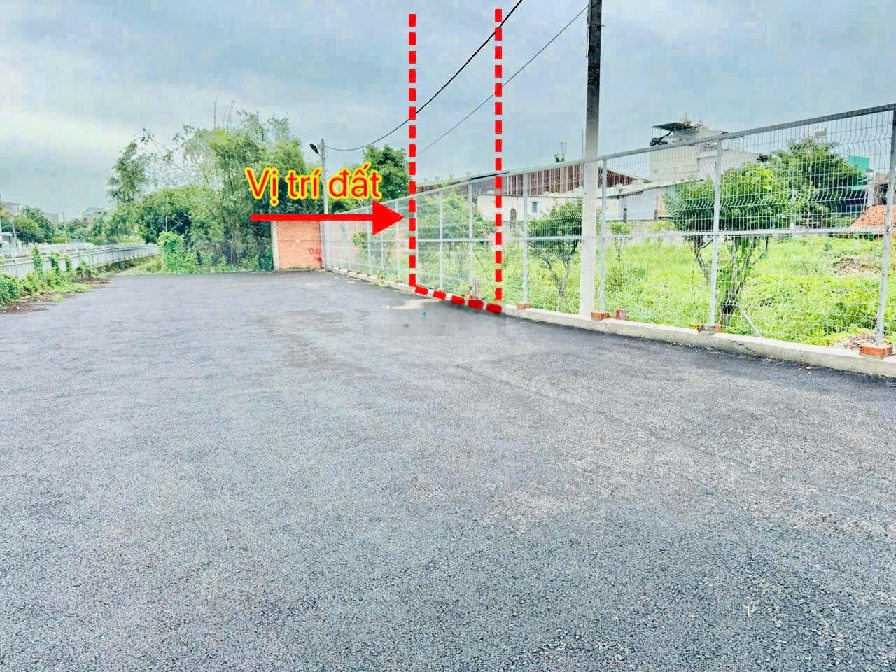 Bán đất 1 sẹc sông Vàm Thuật, mặt rạch. Diện tích 220m2 đất ở 112m2, đường nhựa 10m