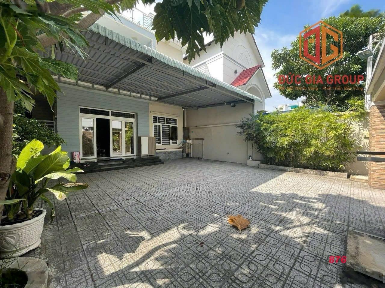 Bán biệt thự 250m2 ngay KDC Phúc Hiếu gần Aeon Mall Hiệp Hoà. Giá chỉ 13,5 tỷ