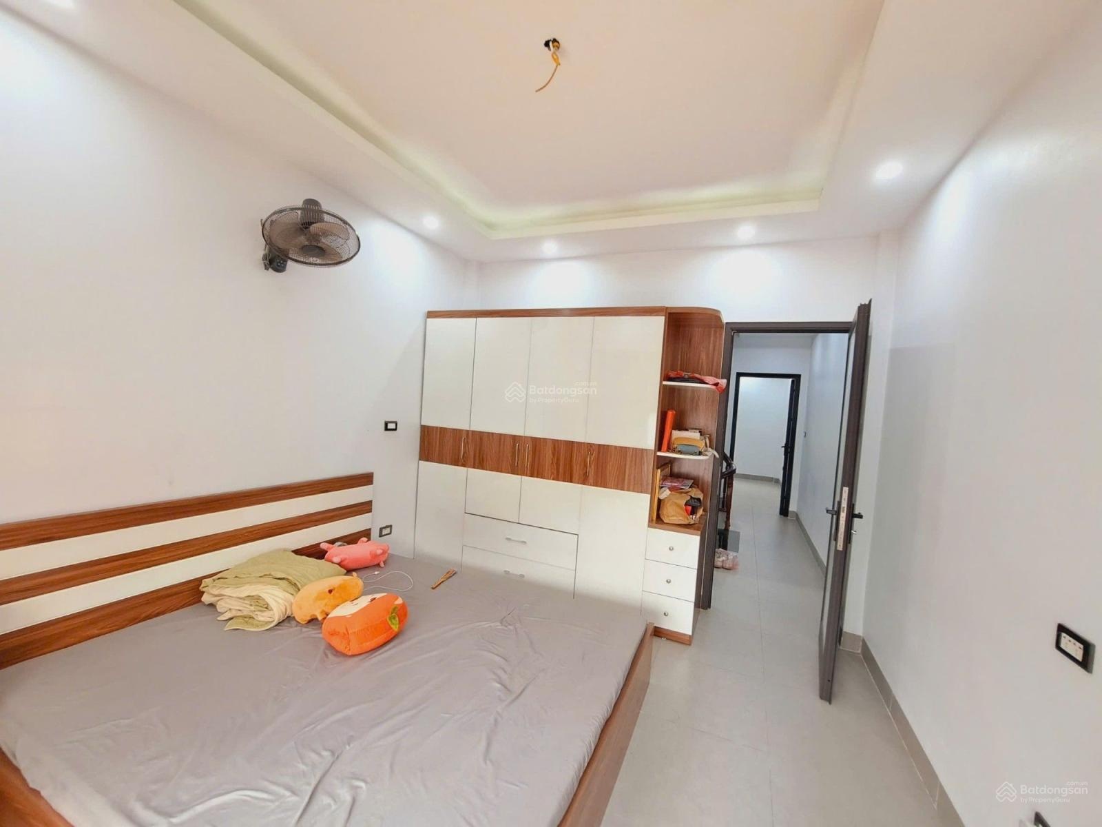 Nhà xây mới - tặng full nội thất - 6 PN thoáng trước sau - gần phố - gần trường chợ - hồ Linh Đàm