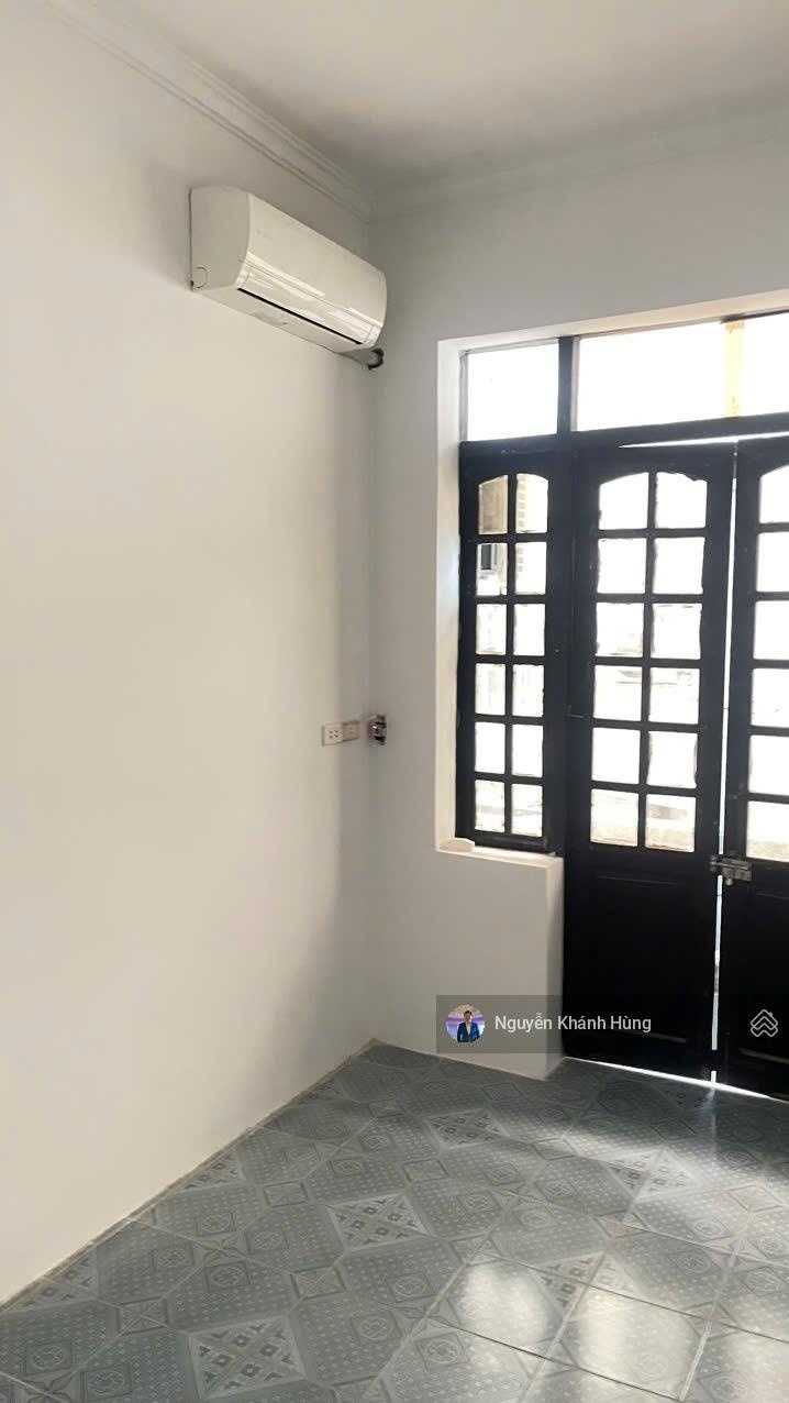 Bán nhà riêng phố Văn Cao, gần hồ, 50m ra ô tô tránh, lô góc 2 thoáng, DT40m2, phù hợp xây ccmn