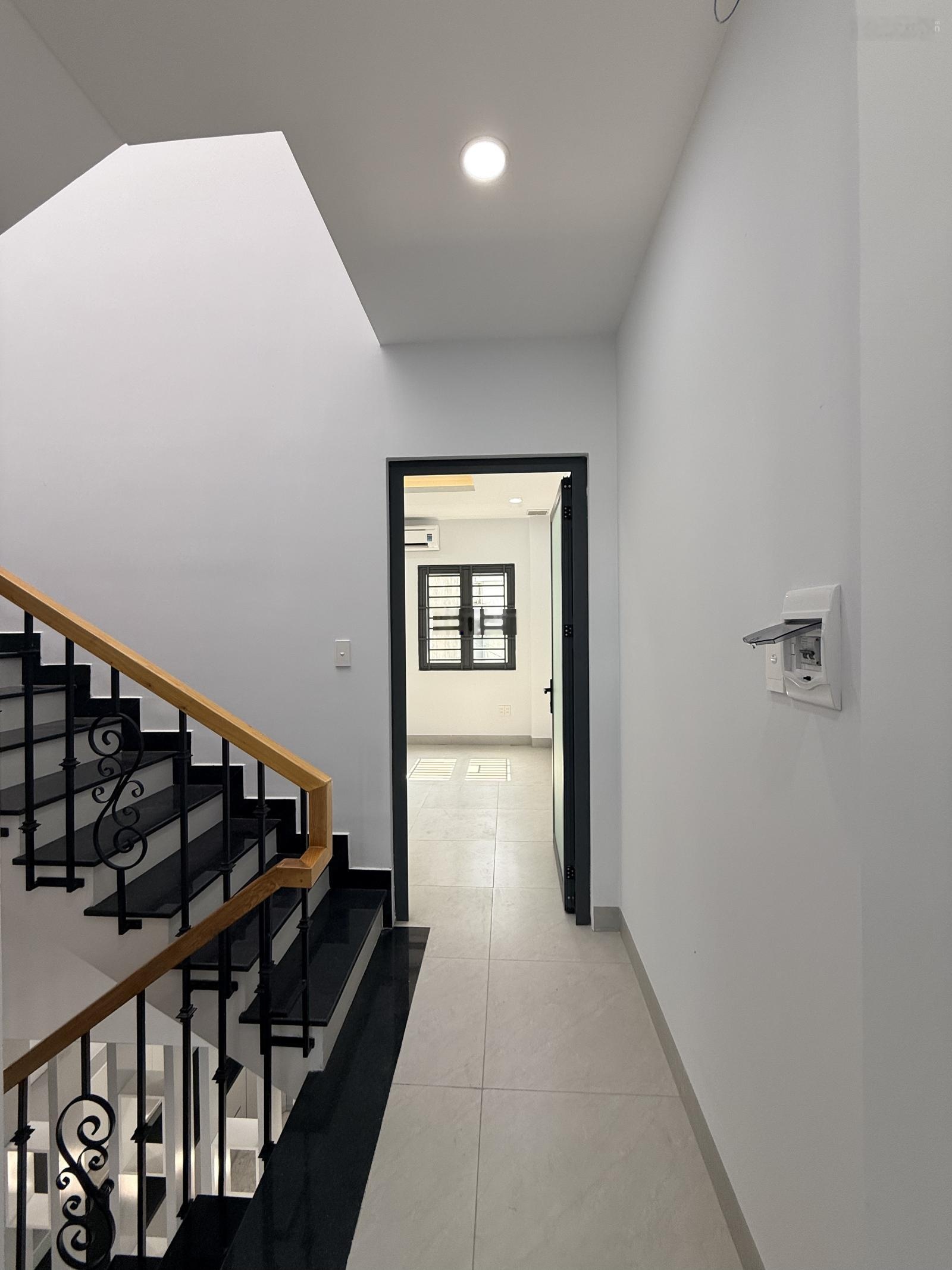 Bán nhà 2 lầu xây mới, nhà đường nhựa 10m thông. Ngay Hà Huy Giáp