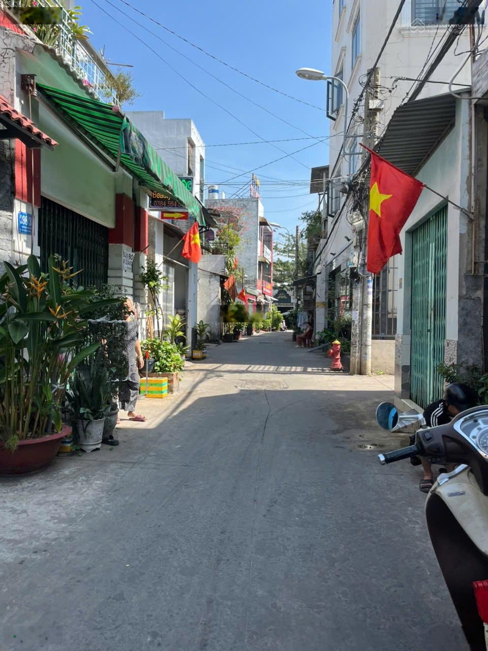 Bán nhà riêng tại Phan Văn Hớn, 6,5 tỷ, 68m2, 4PN, 4WC, pháp lý đầy đủ