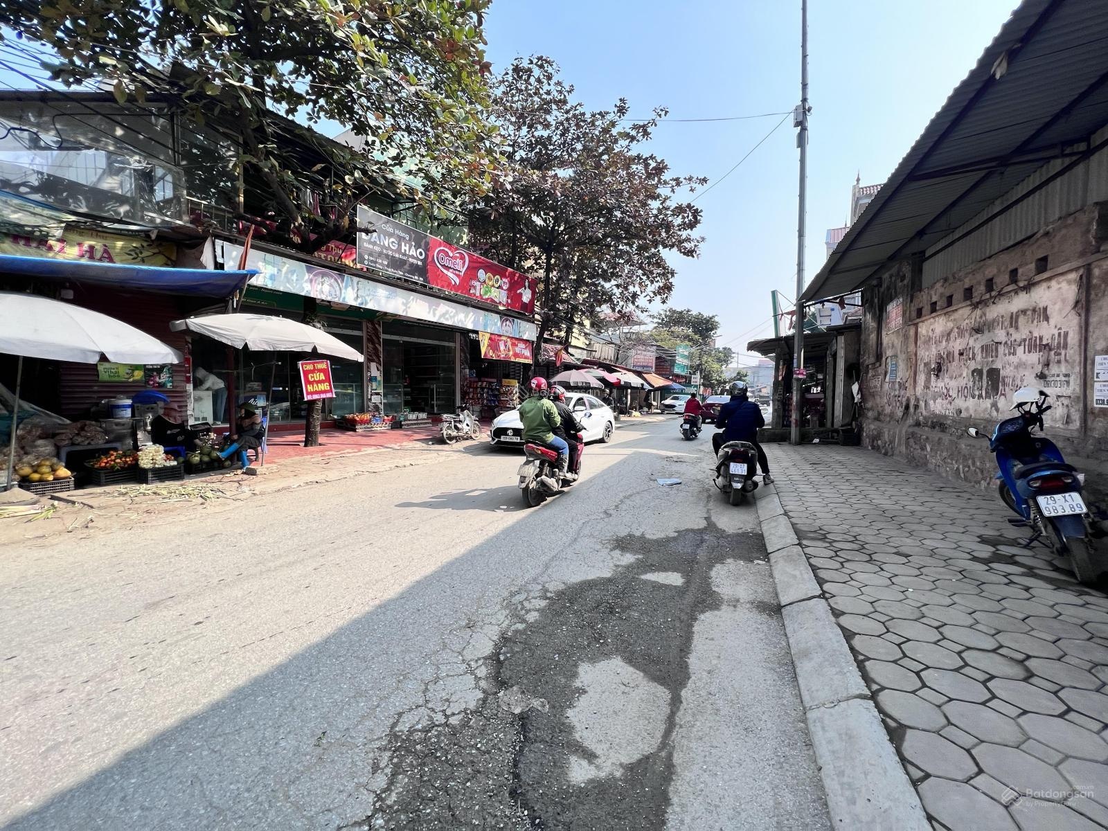 bán gấp 500 m2 đất thị trấn Xuân Mai, MT 35m, lô góc, chia được 5 mảnh , ô tô tải đỗ tận nơi