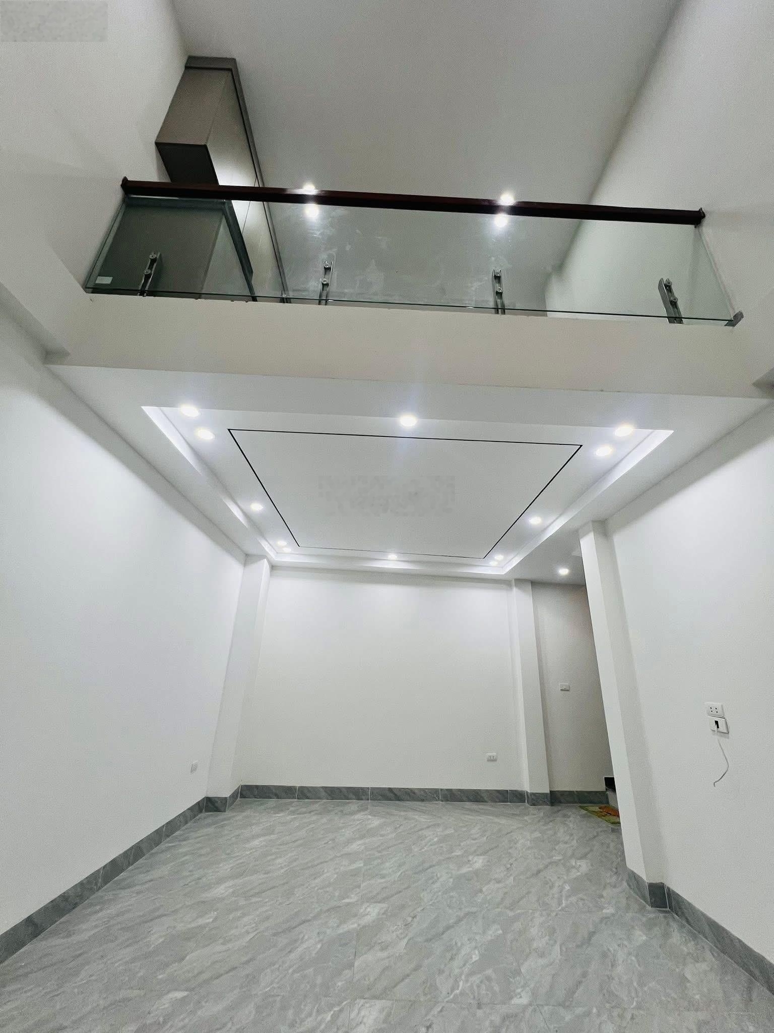 HƠN 6 TỶ NHÀ MỚI 5 TẦNG PHỐ CỔ LINH - AEON MALL LONG BIÊN Nhà mới xây đẹp long lanh thiết kế 5 tầng