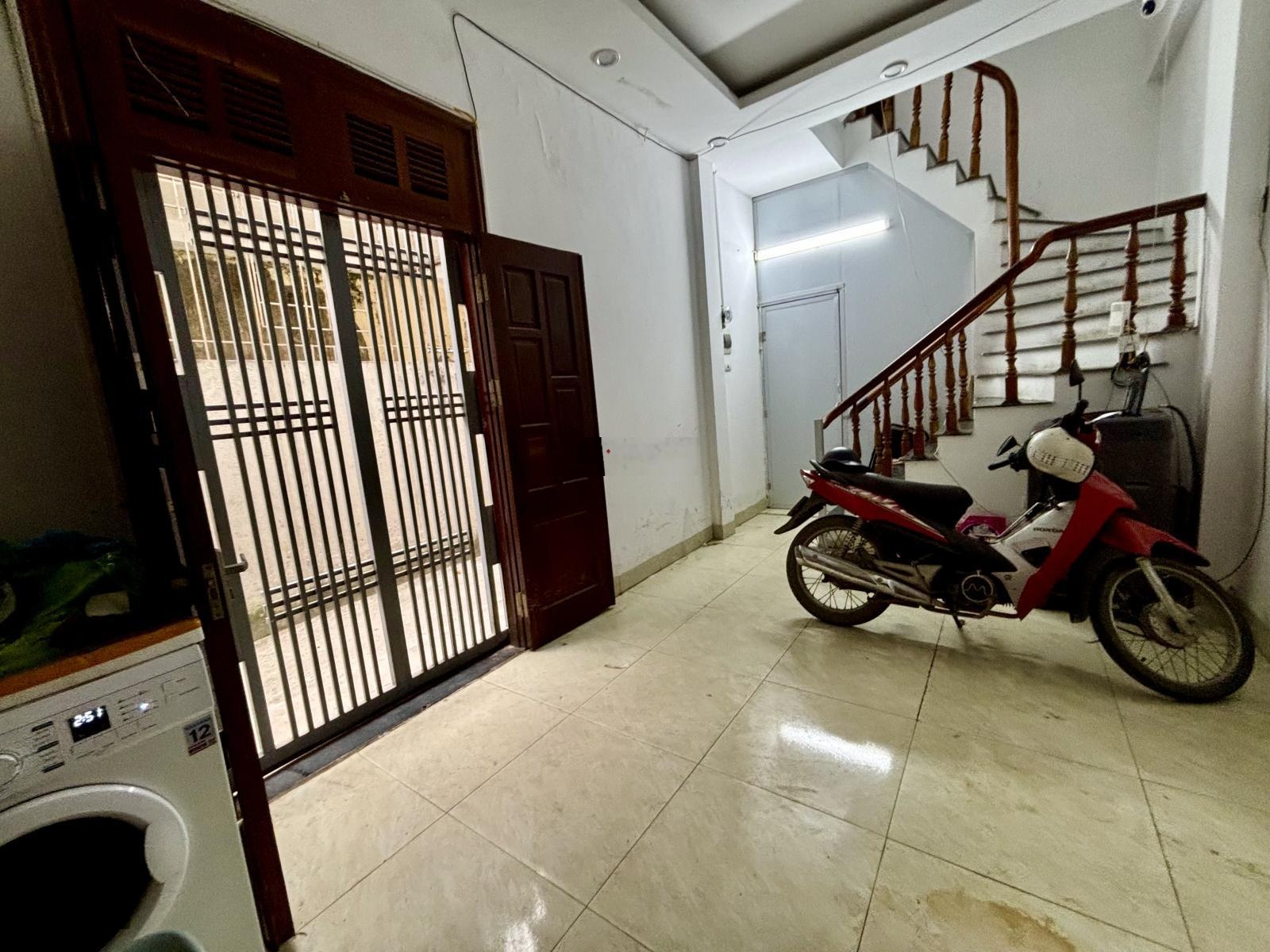 Siêu phẩm dòng tiền Nguyễn Khoái 4 tầng 32,2m2 - cho thuê 18 triệu/tháng