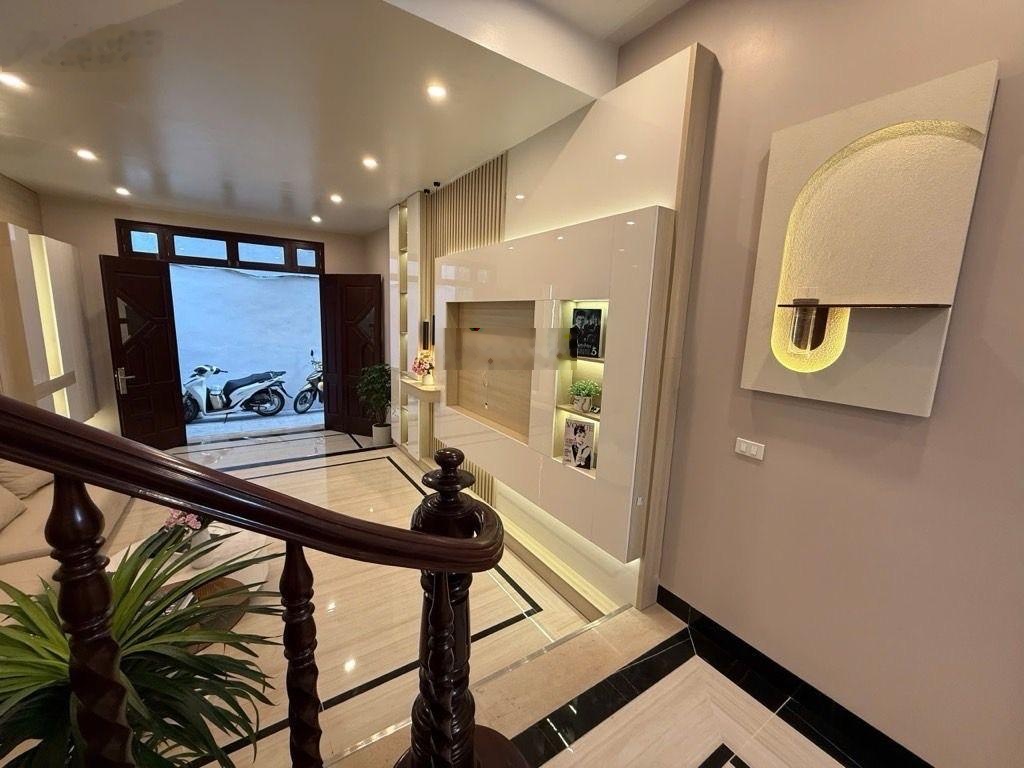 Hiếm! nhà lô góc phố lạc trung 38,6m ,5 tầng ô tô kinh doanh ngõ thông 12,6 tỷ