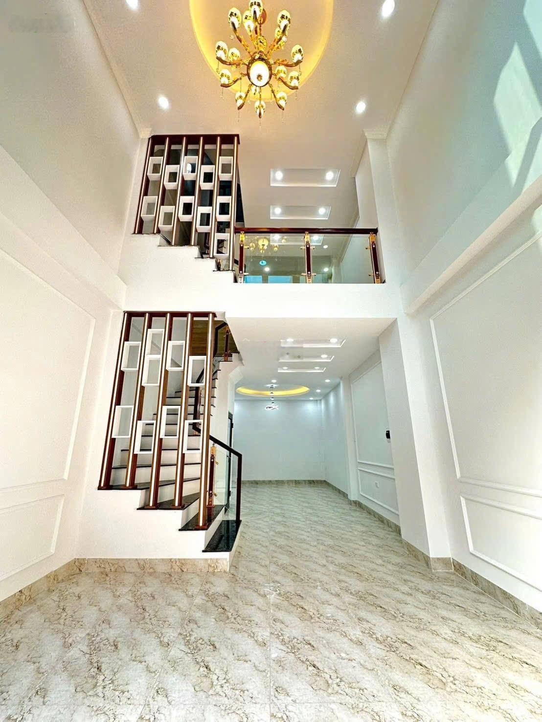 Cực rẻ - 4,6 tỷ có Nhà Kim Chung - Lai xá 31m2 5 tầng giá 4,6 tỷ - LH 0934503161