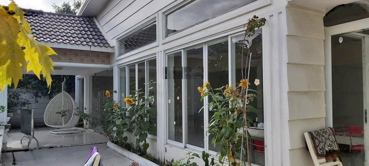 Chủ giảm 10 tỷ từ 35 tỷ xuống còn 25 tỷ bán gấp trước tết biệt thự 1000m2 mặt tiền đường Phú Lợi