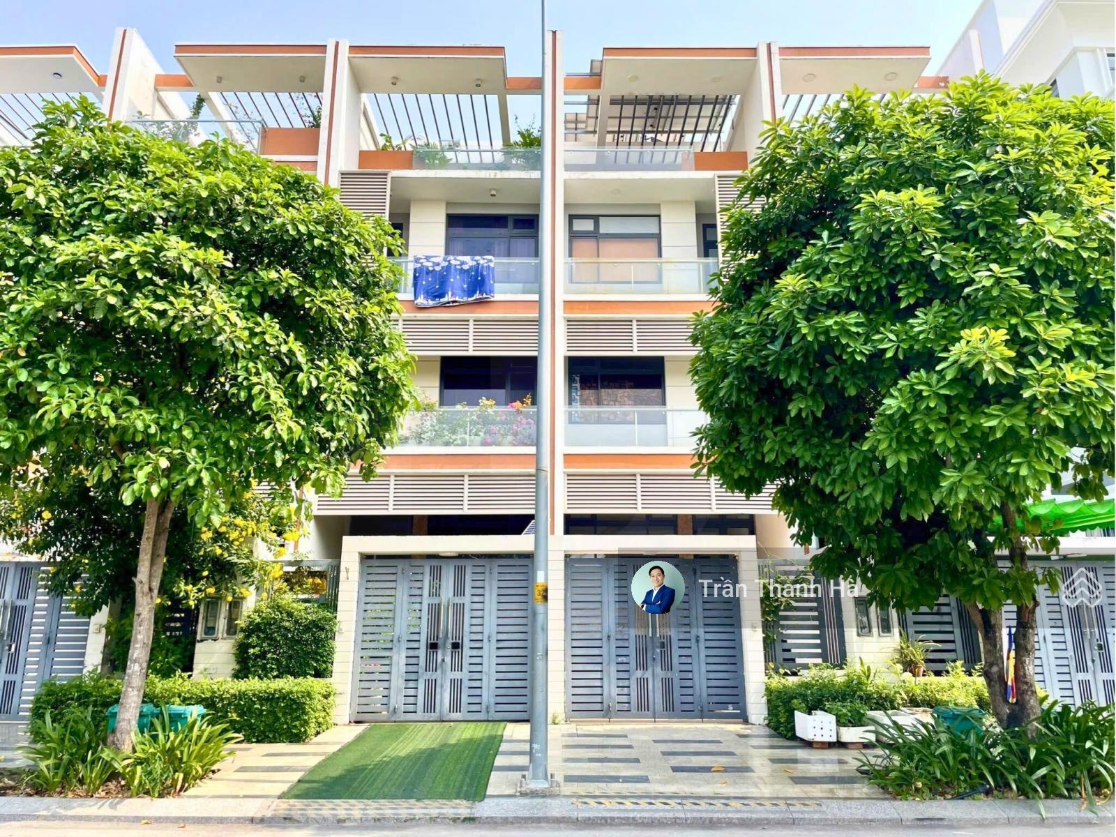 Cho thuê văn phòng 35m² full nội thất, có ban công giá chỉ 8tr/tháng - Vạn Phúc City