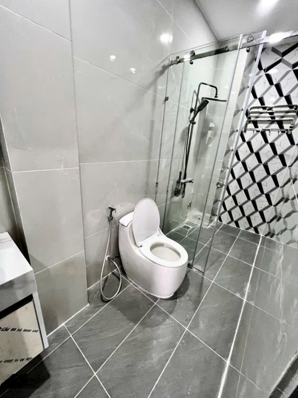 Nhà đường lô tư, quận bình tân - 70m2 - 5 tầng xây mới (5pn) - tặng nội thất + thang máy - hẻm 6m