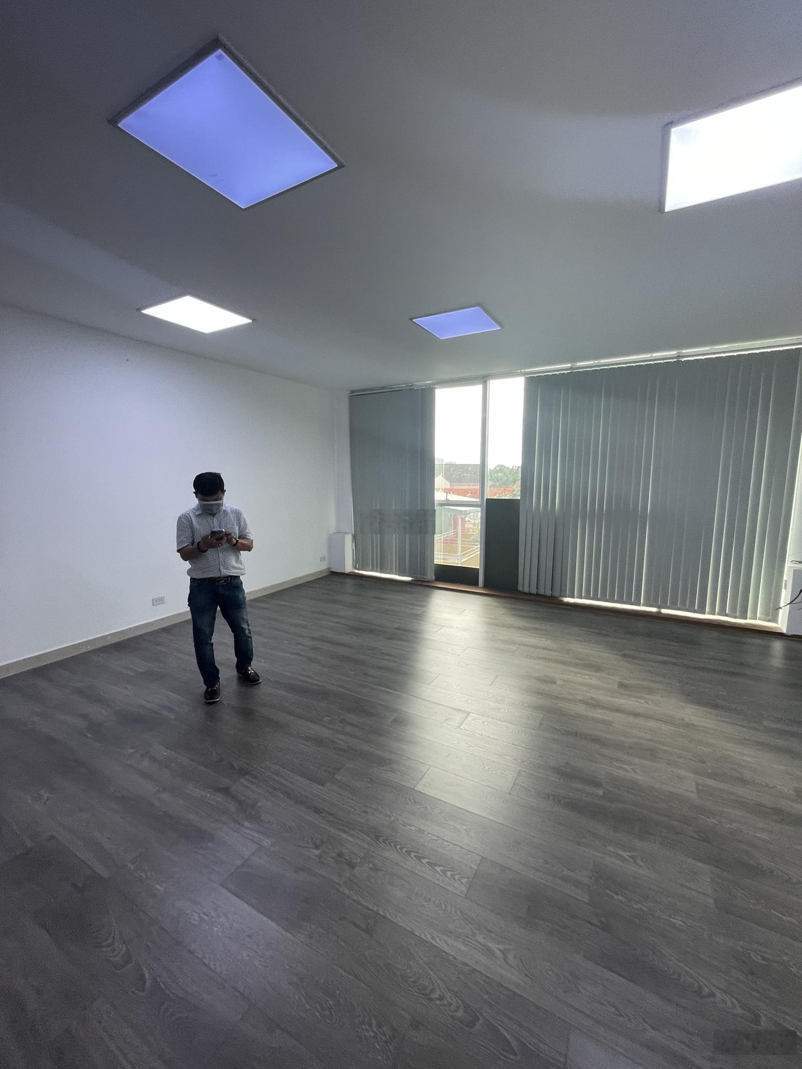 Sàn văn phòng chuyên nghiệp trống suốt 60m2 gần Lotte, khu Tân Quy Đông