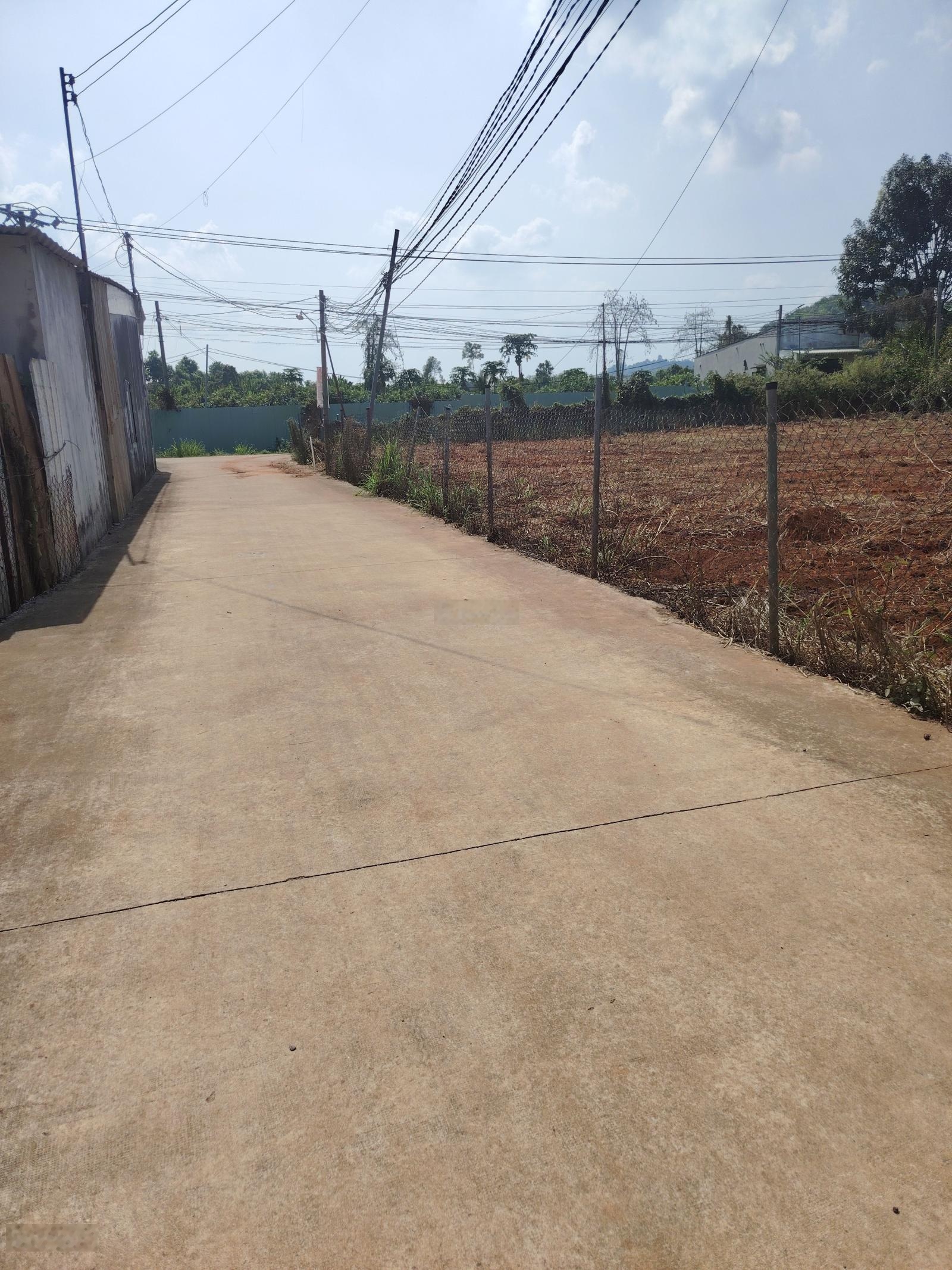 Bán Đất tại khu phố Bàu Trâm, 790 triệu VND, mặt tiền 5m, view đẹp, ngõ vào 5m