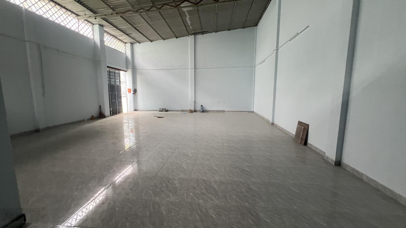 xưởng mã lò 10x15 nền gạch men có gác điện 3p giá rẻ