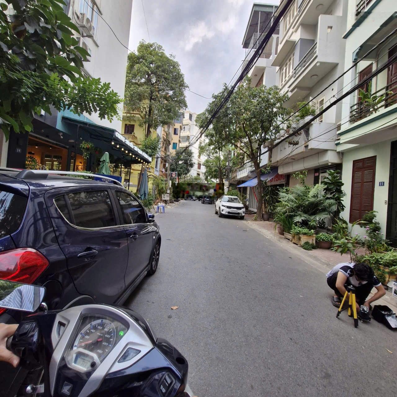 Tôi cần cho thuê nhà Nguyễn Thị Định - Hoàng Ngân, DT 65m*5 tầng,Nhà mới hiện đại, oto đỗ cửa,33 tr