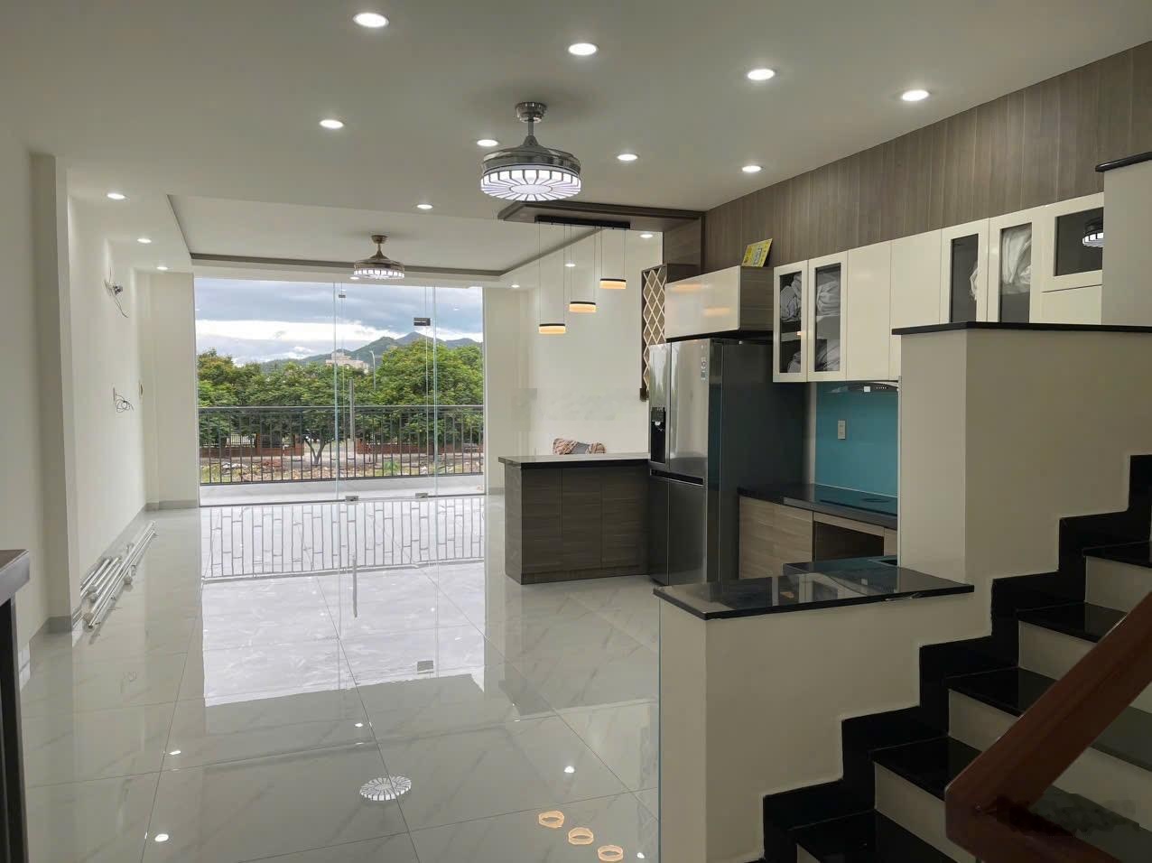 Bán nhà mặt phố tại Đường Số 13, Phước Hải, Nha Trang, 11,8 tỷ, 100m2