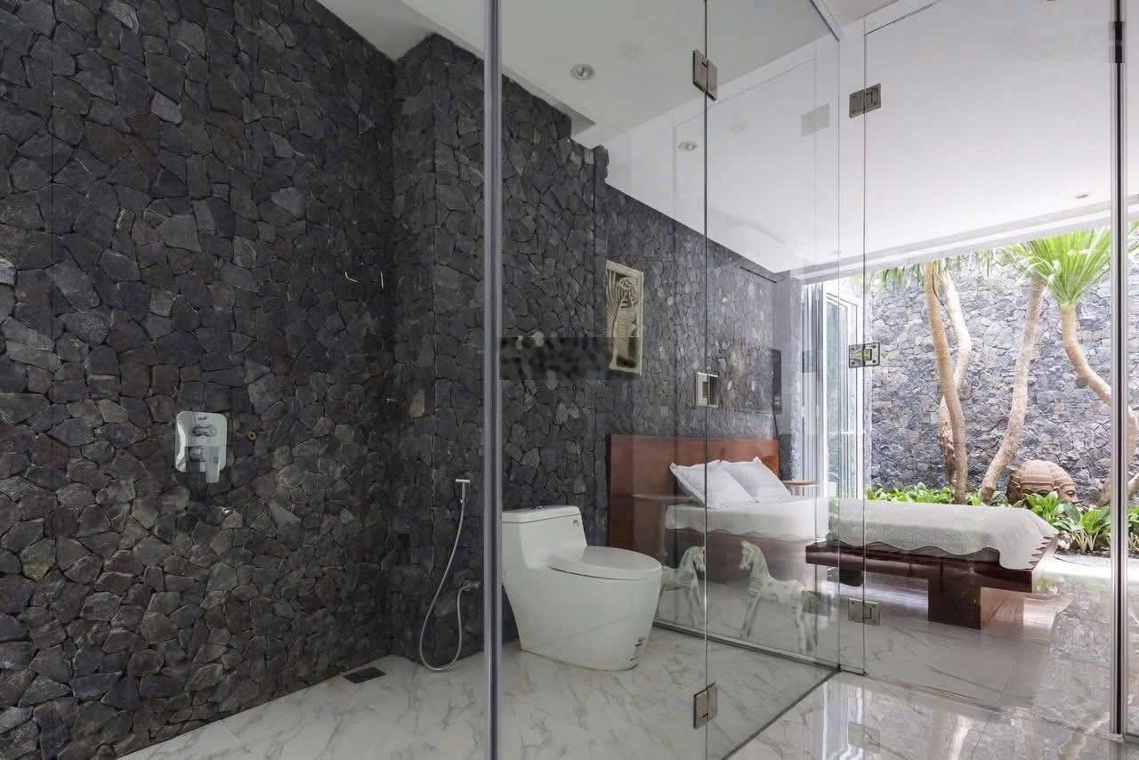 Bán gấp biệt thự mặt tiền trần quý cáp cách biển chỉ 800m