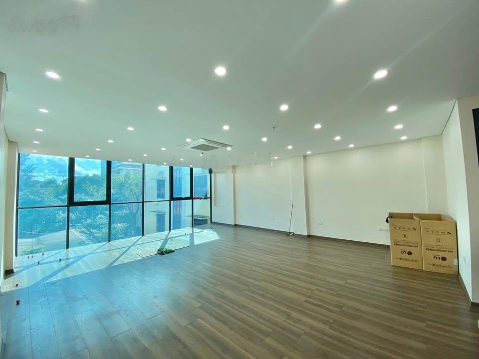 Cho thuê văn phòng tại Lê Văn Lương sàn 65m2 ô tô đỗ cửa, tòa VP chuyên nghiệp