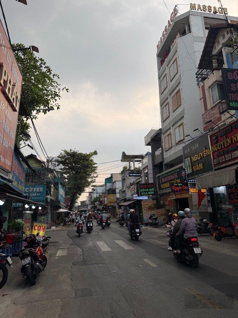 Nhỉnh 3 tỷ vị trí: Mặt tiền đường Văn Cao, Phường Phú Thạnh, Quận Tân Phú. Khu vực kinh doanh