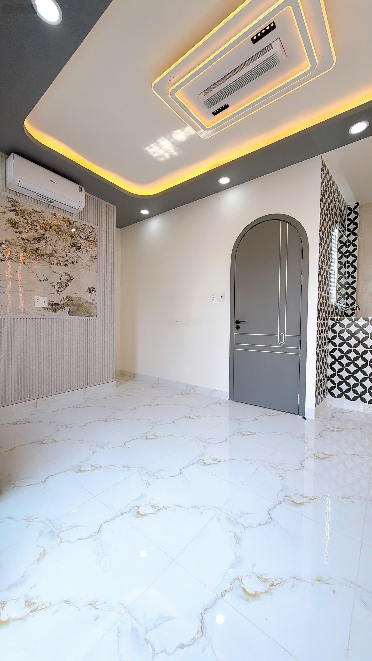 Mua bán nhà quận 4, 35m2 đất, 4 tầng, đường số xe hơi, trục đường Tân Vĩnh !