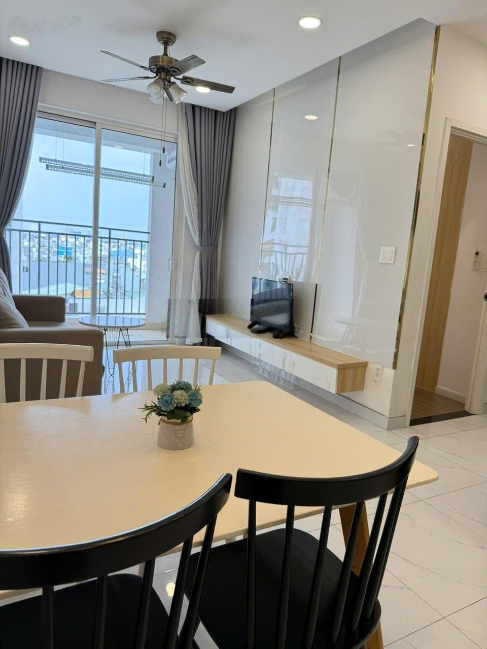 Cho thuê căn hộ richstar tân phú 2pn1wc full nội thất