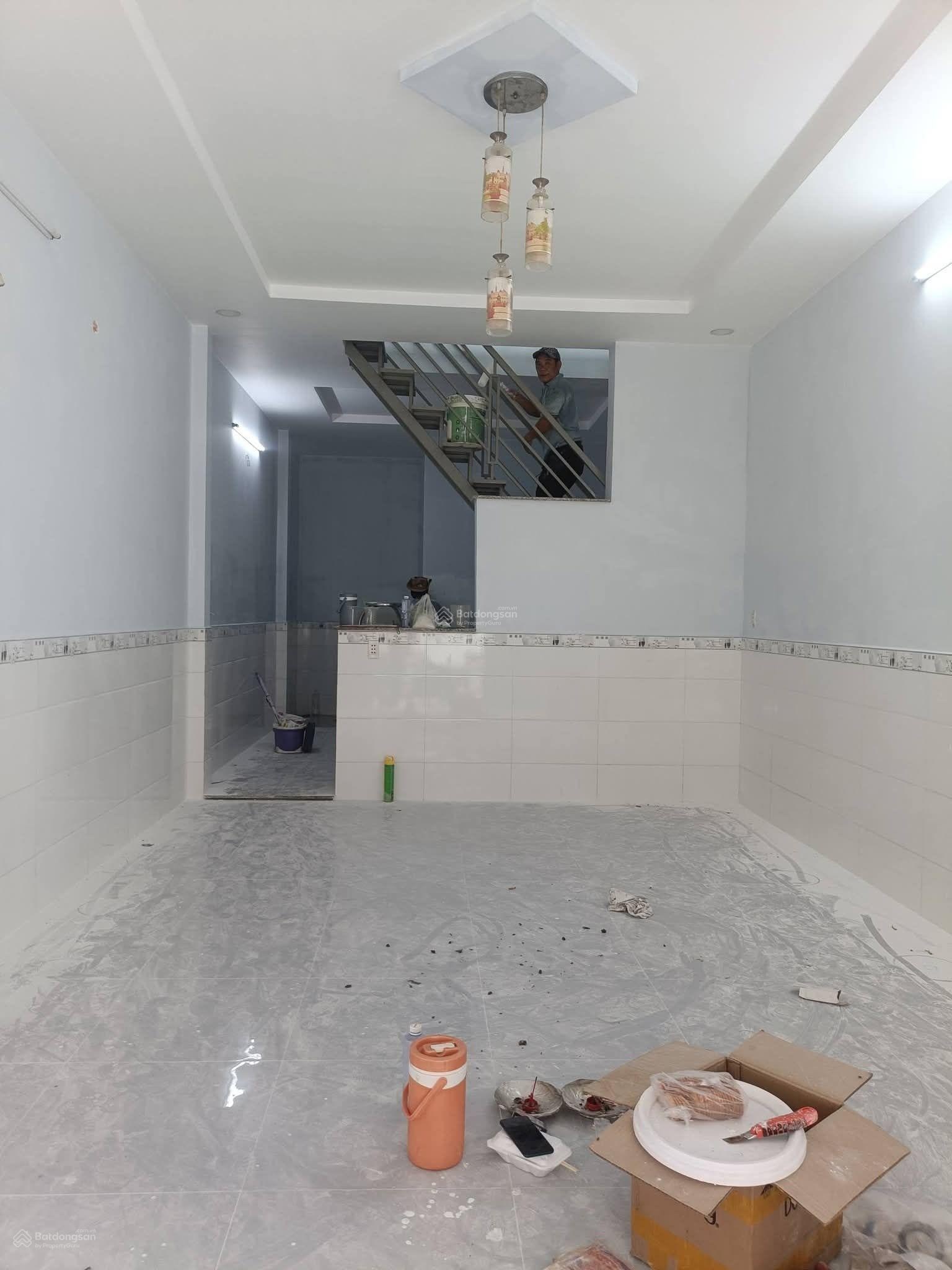 Cho thuê nhà 4x12 đúc 1 lầu ngay cuối đường số 6 .giá :5tr/th