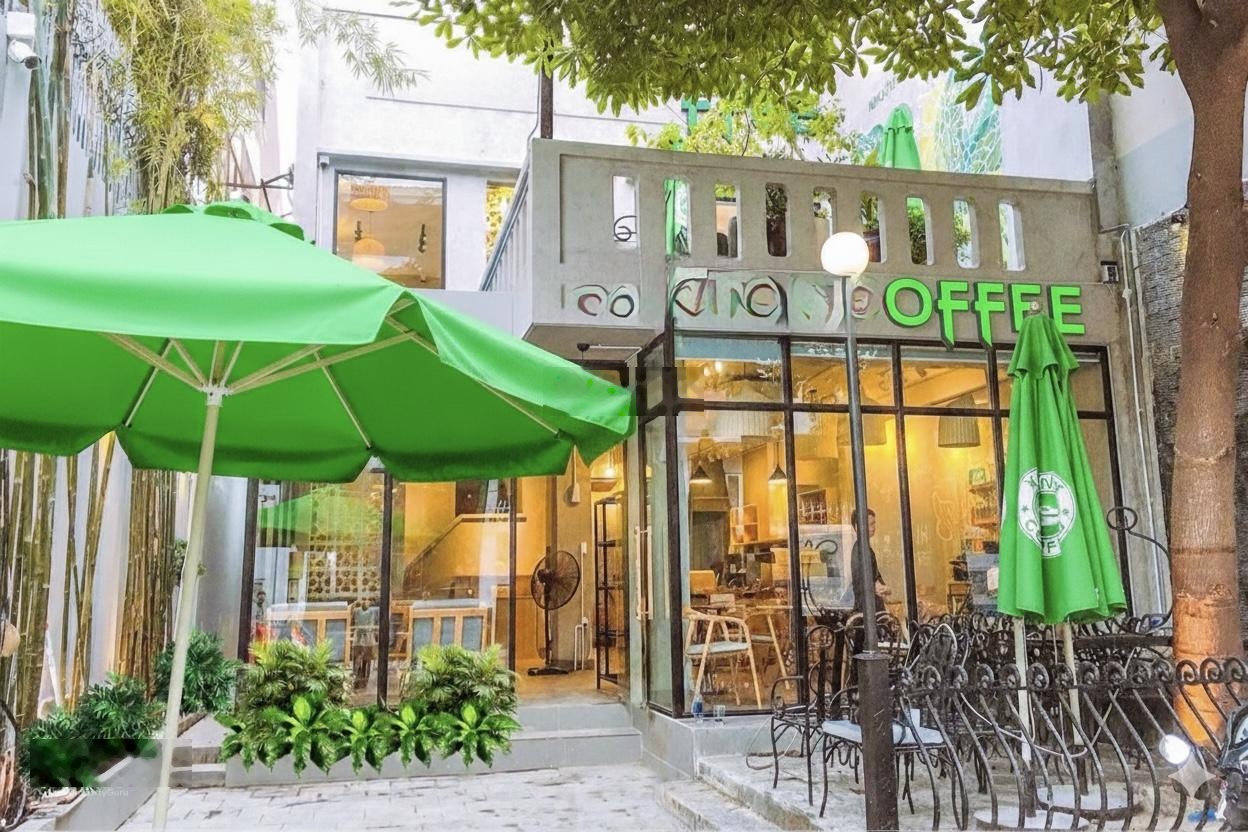 Cho thuê biệt thự MT khu Phan Xích Long, Quận Phú Nhuận. DT 8x18m 2 tầng có sân vườn