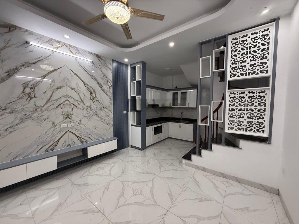 Bán nhà Việt Hưng 36m 4 Tầng 4,7 tỷ: nhà mới tinh, rẻ hơn mua chung cư, đường thông thoáng.