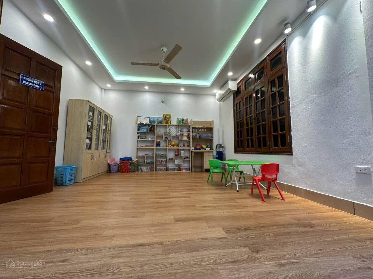 Võng Thị Tây Hồ - Diện tích: 74m2 x 5 tầng -Kinh doanh - Giá: 28.9tỷ - Ô TÔ TRÁNH